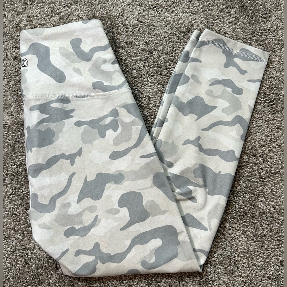 Balance Collection Women’s Cream/Gray Camo Athletic Leggings Size Small